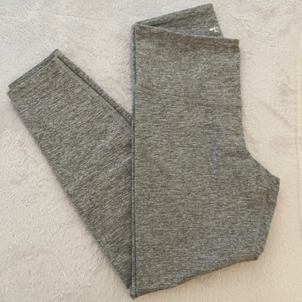 Old Navy Gray Striped 7/8 leggings